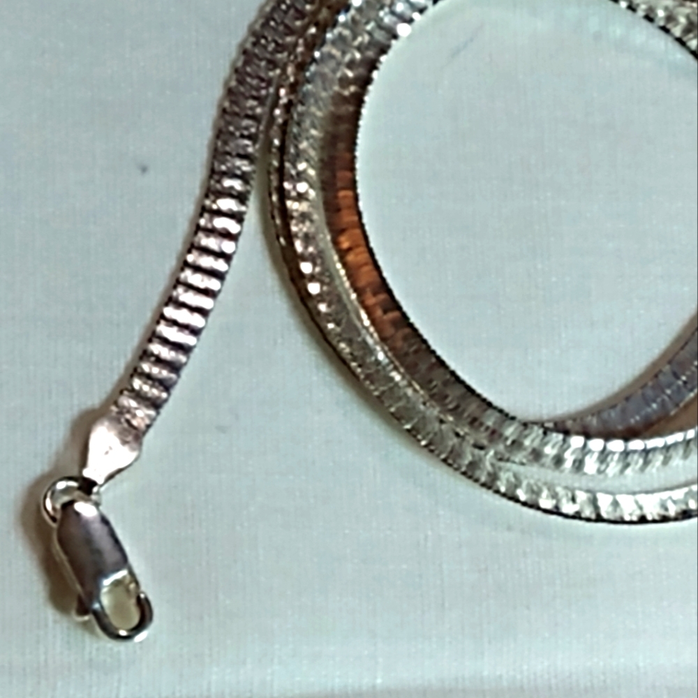 ITALIAN STERLING SILVER (*HERRINGBONE*) REVERSIBLE (R 18"  JEWELERS. NC-88770)